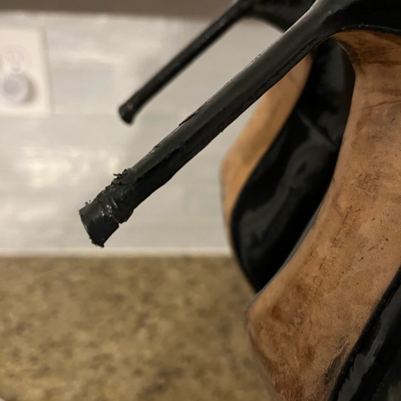 Manolo Blahnik / tuccio Black Patent Leather Pumps 38.5 - Picture 8 of 8